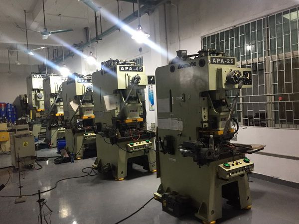 沖壓車(chē)間一角IMG_0301